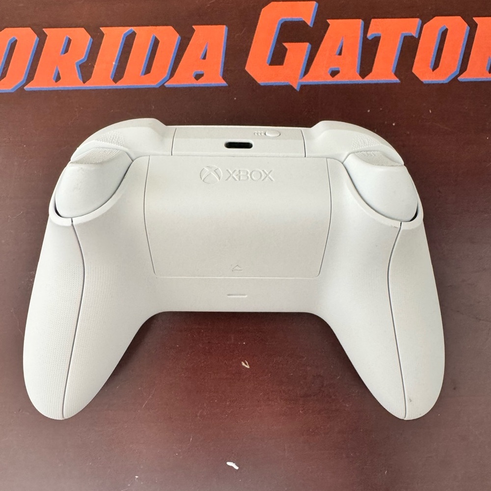 Xbox controller, white. - Picture 2 of 2